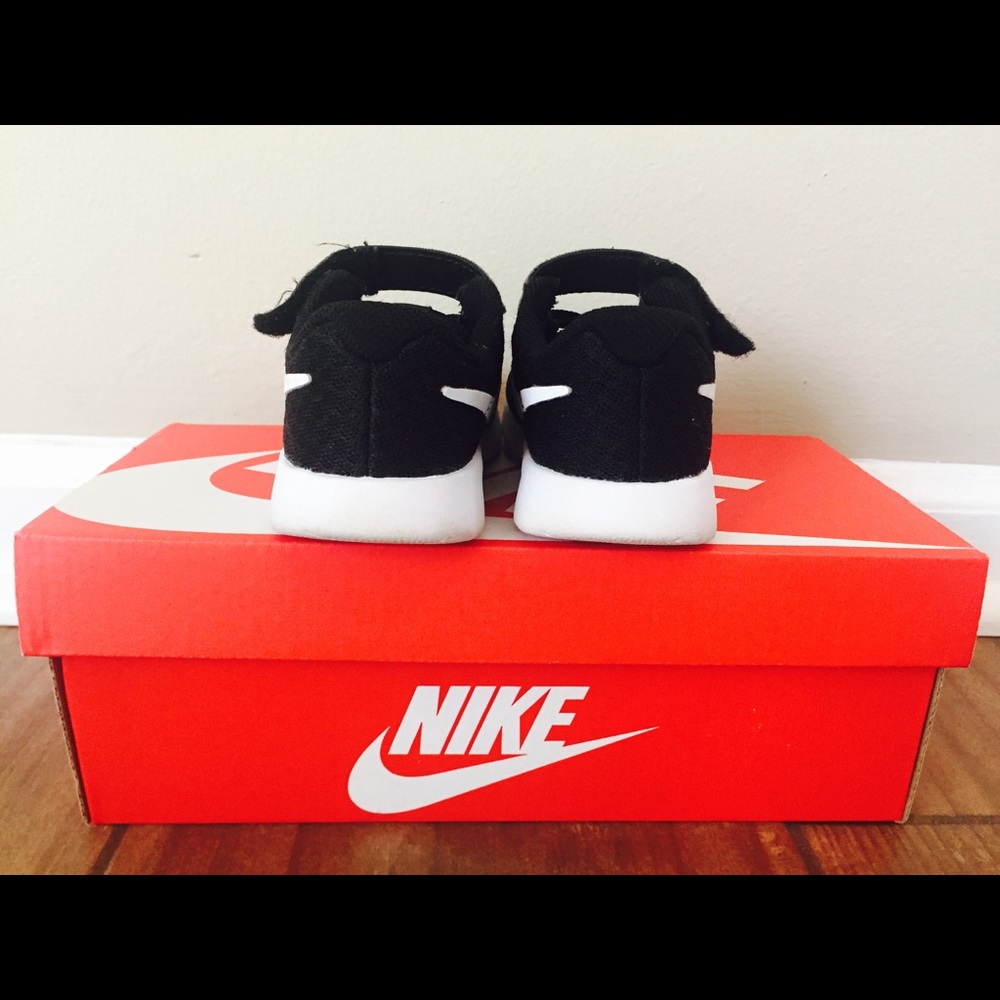 Nike Roshies - Picture 3 of 3